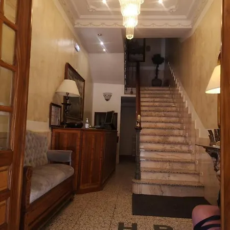 Plaza Πανσιόν Σεγκόβια