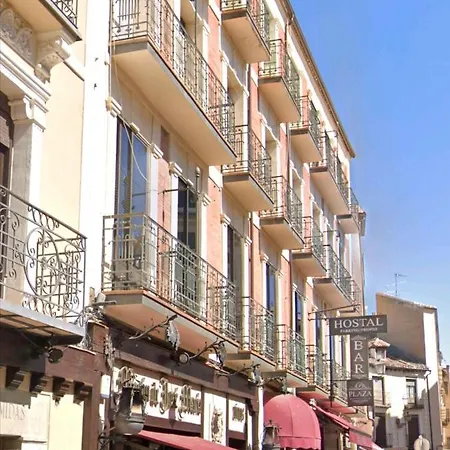 广场旅馆 *